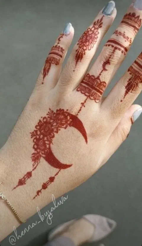 aesthetic simple jaal finger mehndi design