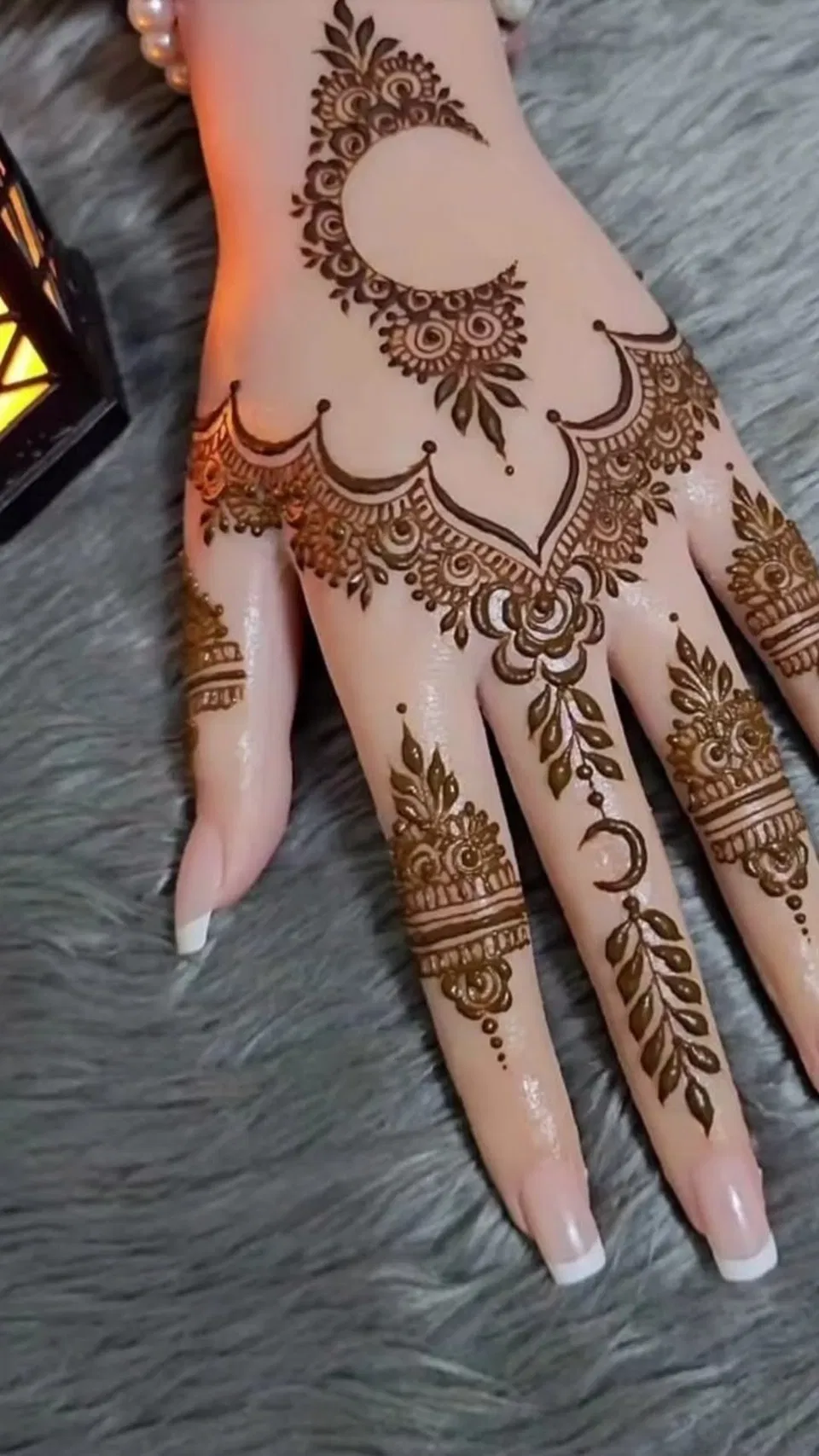 Arabic Simple Finger Mehndi Design with Moon for Eid
