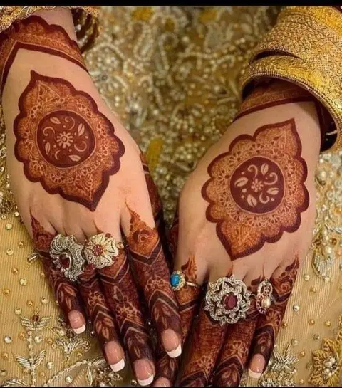 bridal pakistani circle back hand mehndi design