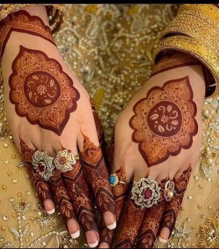 Bridal Pakistani Back Hand Mehndi Design with Gol Tikki, Jaal and Moon for Eid