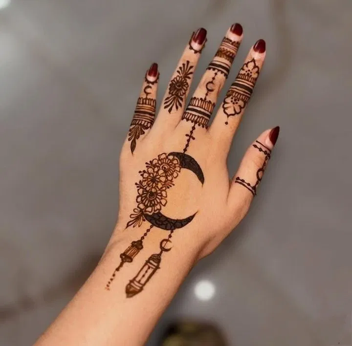 Arabic Simple Arm Mehndi Design with Jaal and Moon for Eid