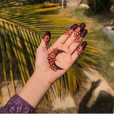 aesthetic arabic moon front hand mehndi design