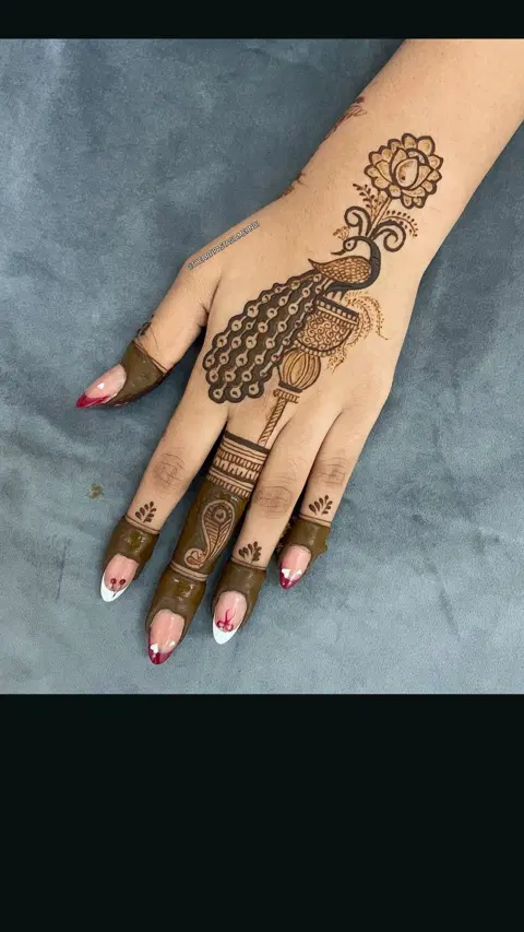 simple peacock back hand mehndi design