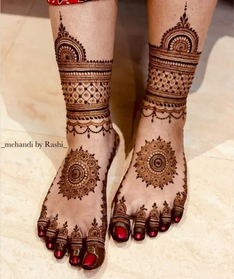 bridal indian circle foot mehndi design
