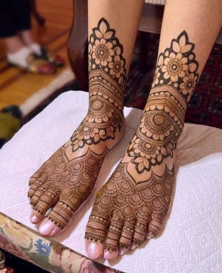 Bridal Indian Back Hand Mehndi Design with Figures (16)
