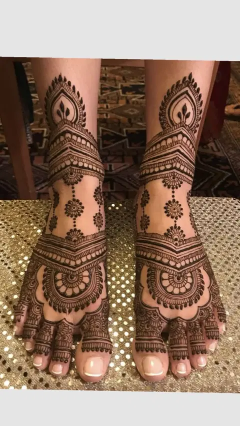 bridal indian jaal foot mehndi design