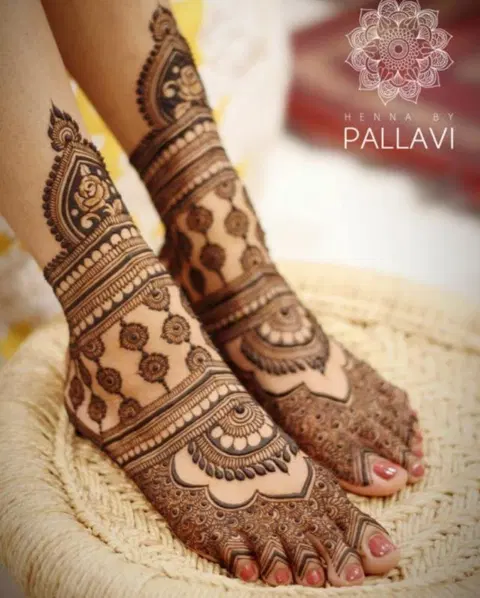 bridal simple figure foot mehndi design