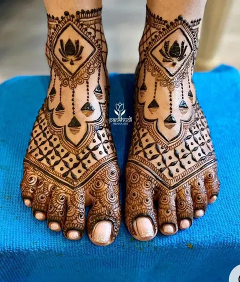 bridal figure foot mehndi design