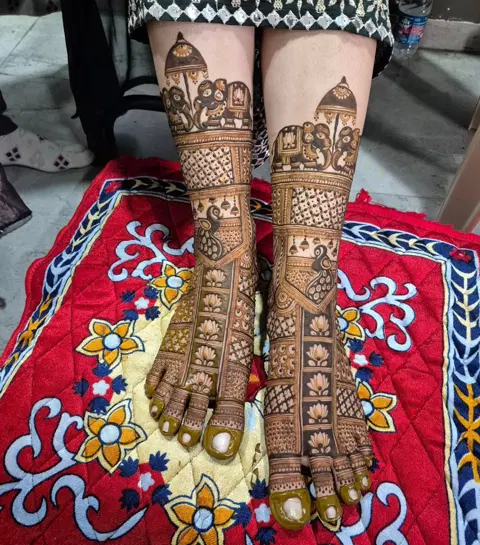 bridal royal figure foot mehndi design