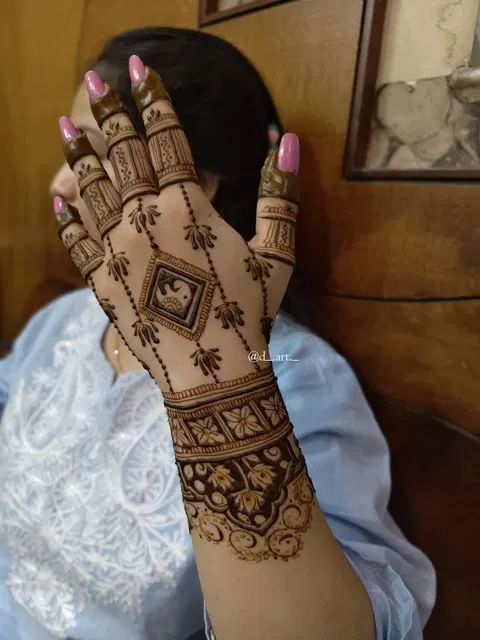 aesthetic bridal back hand mehndi design