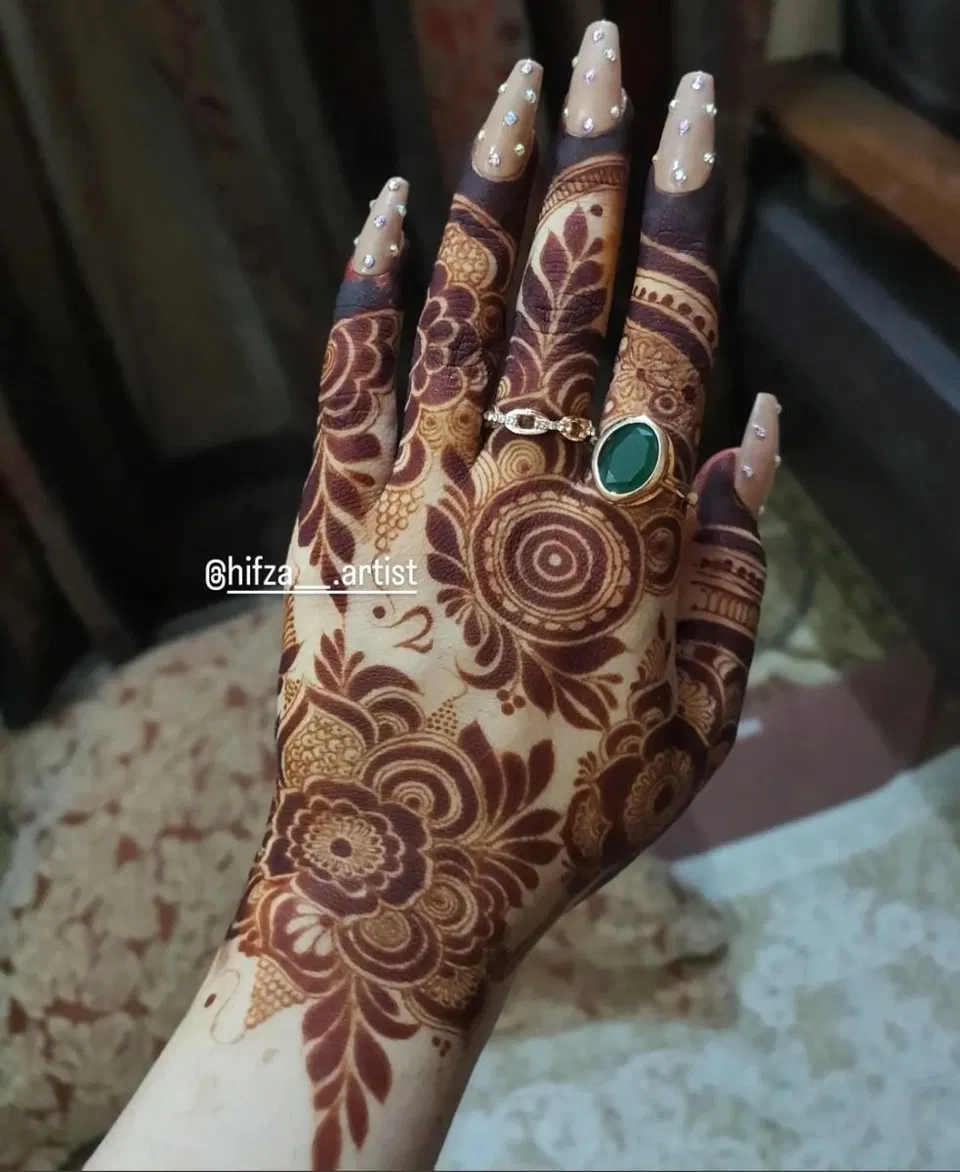 Bridal Dubai Back Hand Mehndi Design with Gol Tikki and Flowers (3)