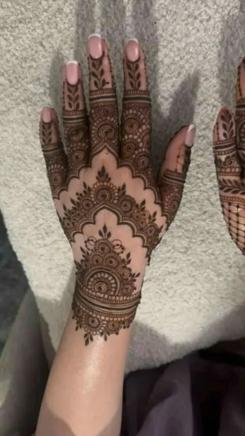 arabic indo-arabic circle back hand mehndi design