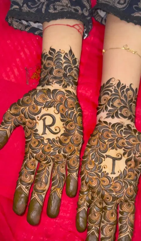 simple figure front hand mehndi design