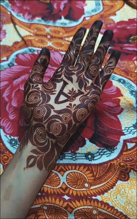 simple jaal front hand mehndi design