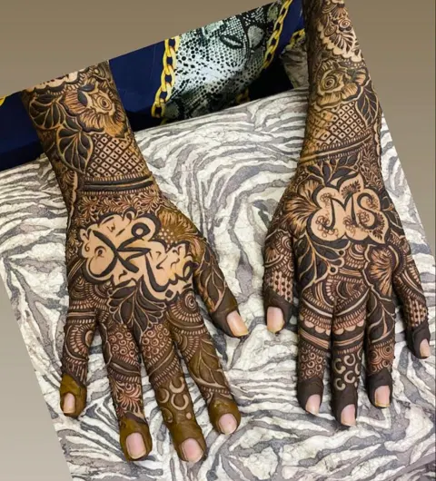 bridal figure back hand mehndi design