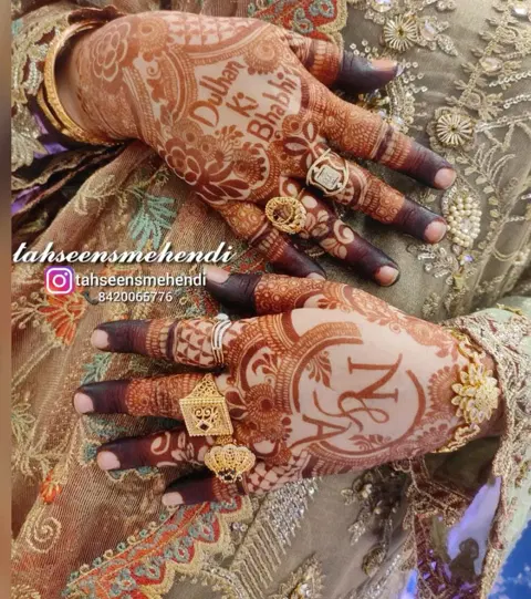 figure back hand mehndi design