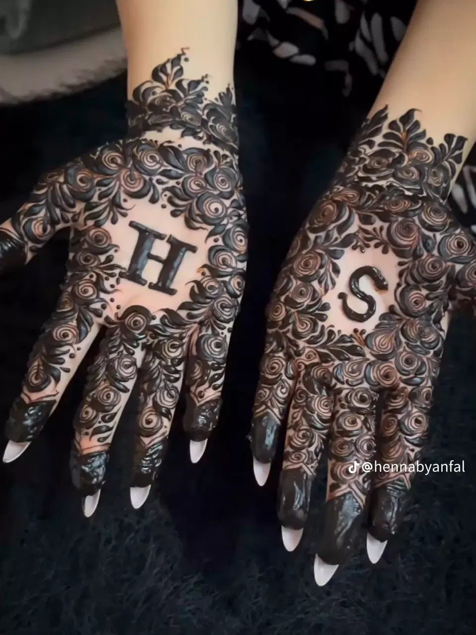 Minimal Simple Front Hand Mehndi Design with Flowers, Jaal and Hidden Name