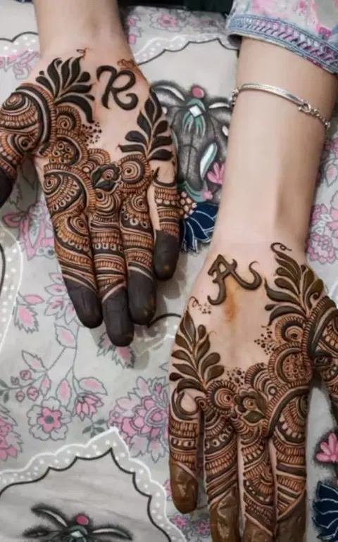 bridal stylish figure back hand mehndi design