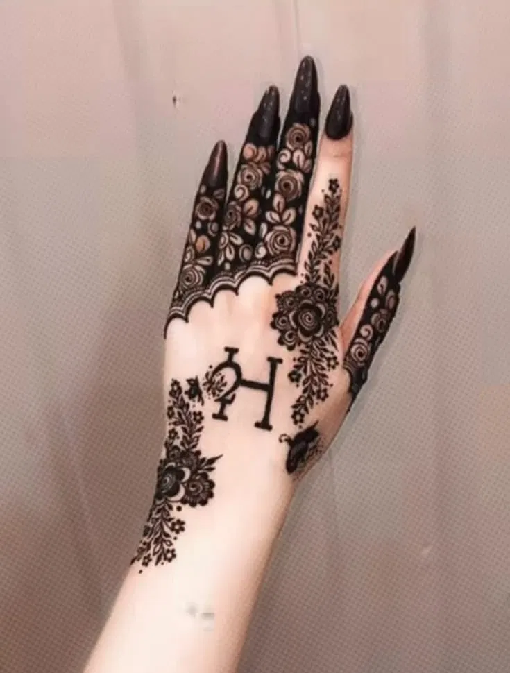 Dubai Simple Finger Mehndi Design with Hearts and Jaal