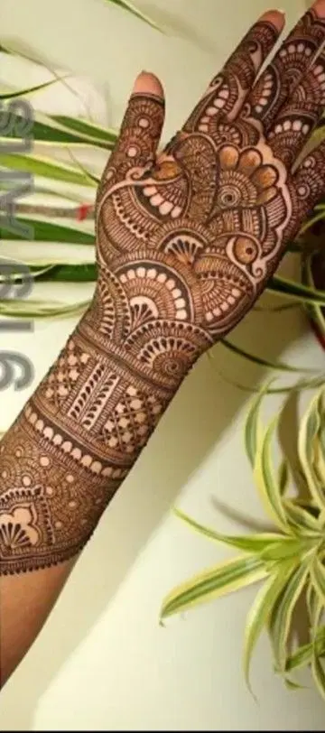 arabic stylish circle front hand mehndi design