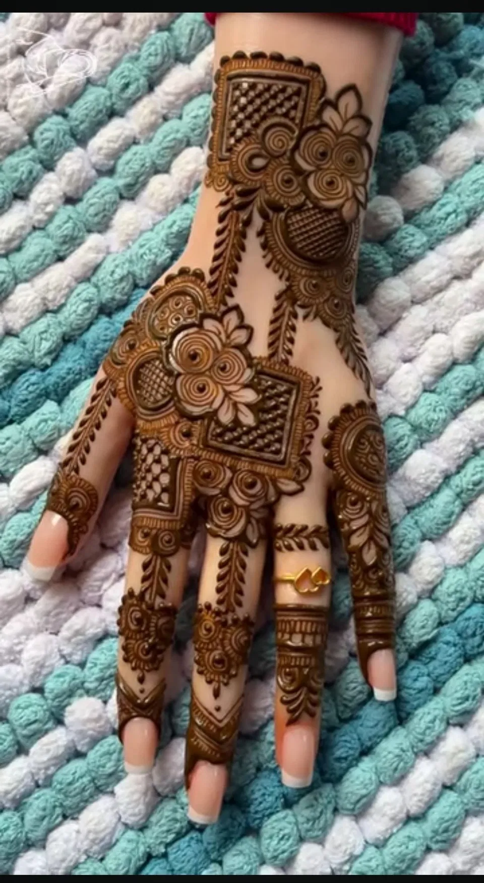 Arabic Bridal Back Hand Mehndi Design with Gol Tikki and Deity