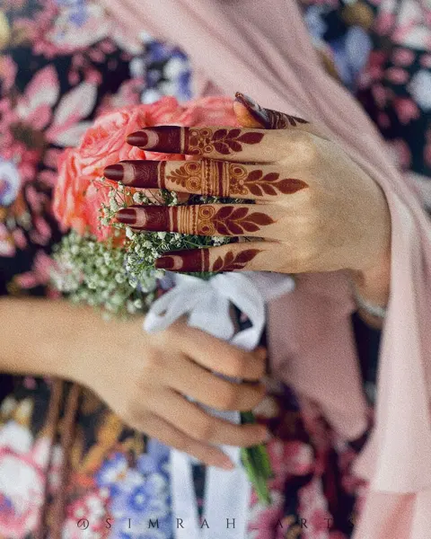 aesthetic royal flower finger mehndi design