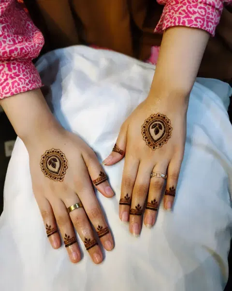 aesthetic royal circle back hand mehndi design