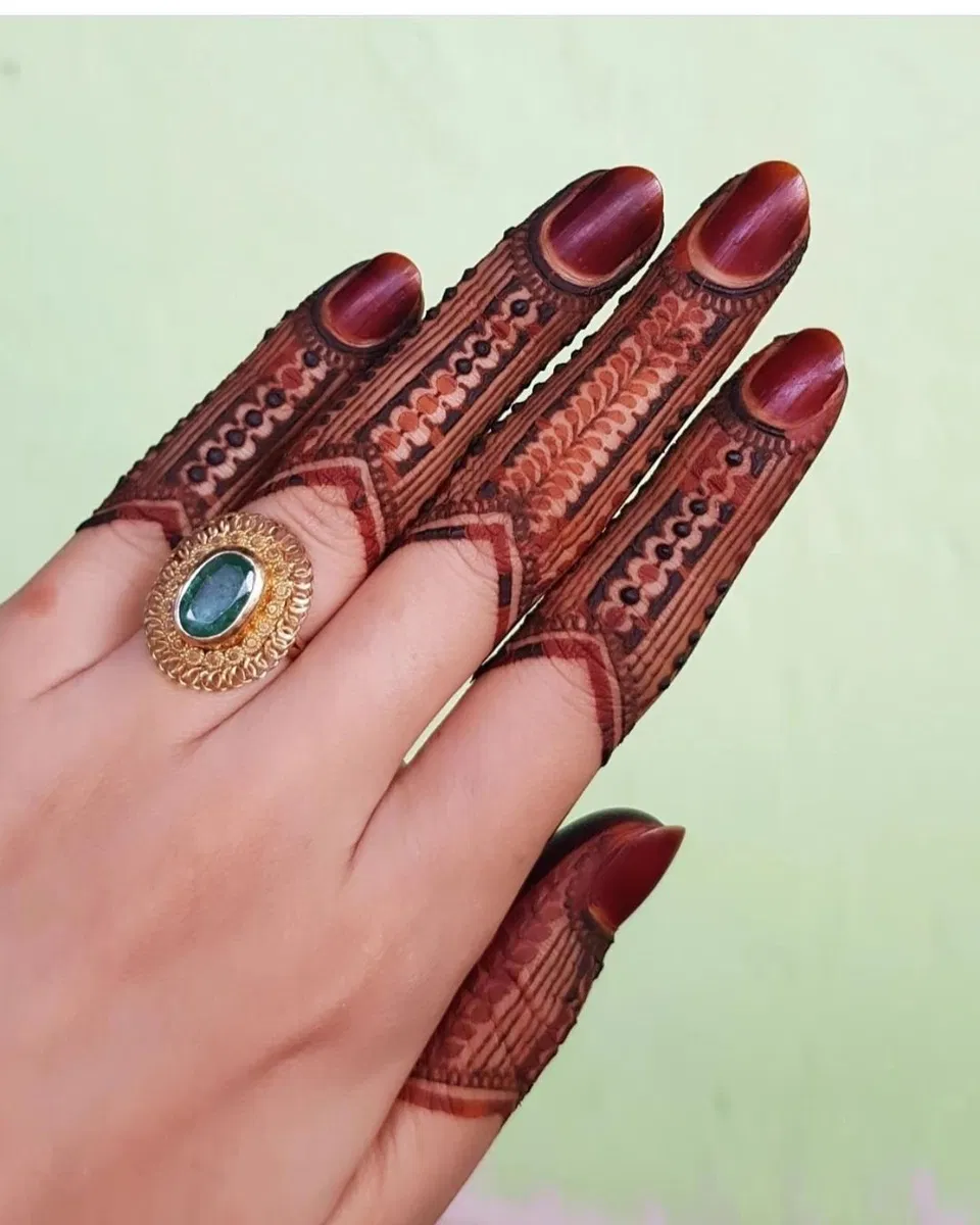 Aesthetic Royal Finger Mehndi Design