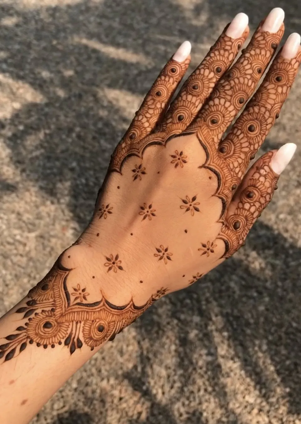 Aesthetic Dubai Back Hand Mehndi Design for Eid