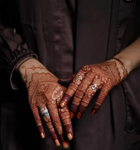 aesthetic bridal back hand mehndi design