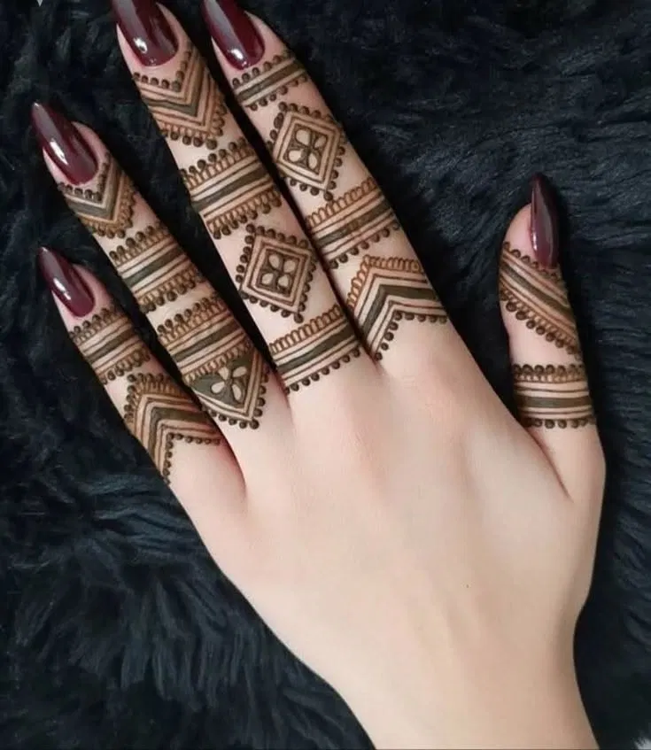 Aesthetic Royal Back Hand Mehndi Design for Engagement (2)