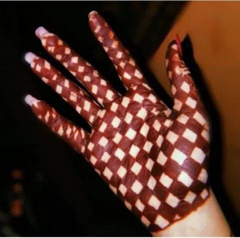 aesthetic bridal jaal back hand mehndi design