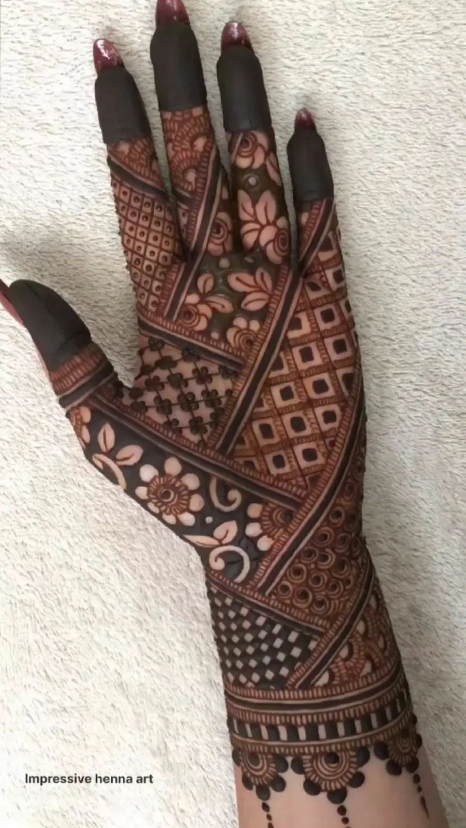 Bridal Stylish Back Hand Mehndi Design for Diwali (4)