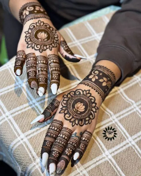 bridal stylish circle arm mehndi design