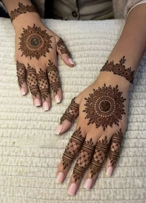 aesthetic bridal circle back hand mehndi design