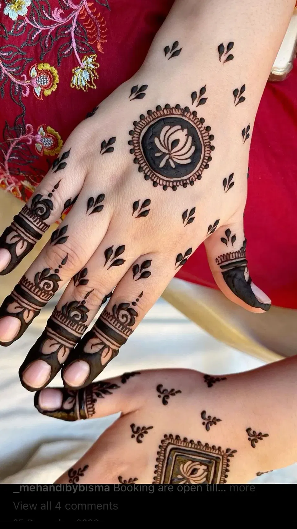 Aesthetic Bridal Back Hand Mehndi Design with Gol Tikki, Jaal and Lotus for Diwali (2)