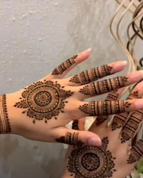 aesthetic simple circle back hand mehndi design
