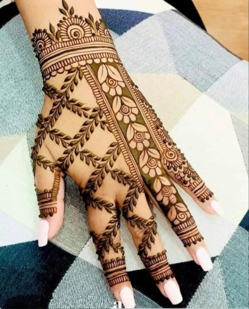 Royal Simple Back Hand Mehndi Design for Diwali