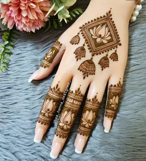 bridal circle back hand mehndi design