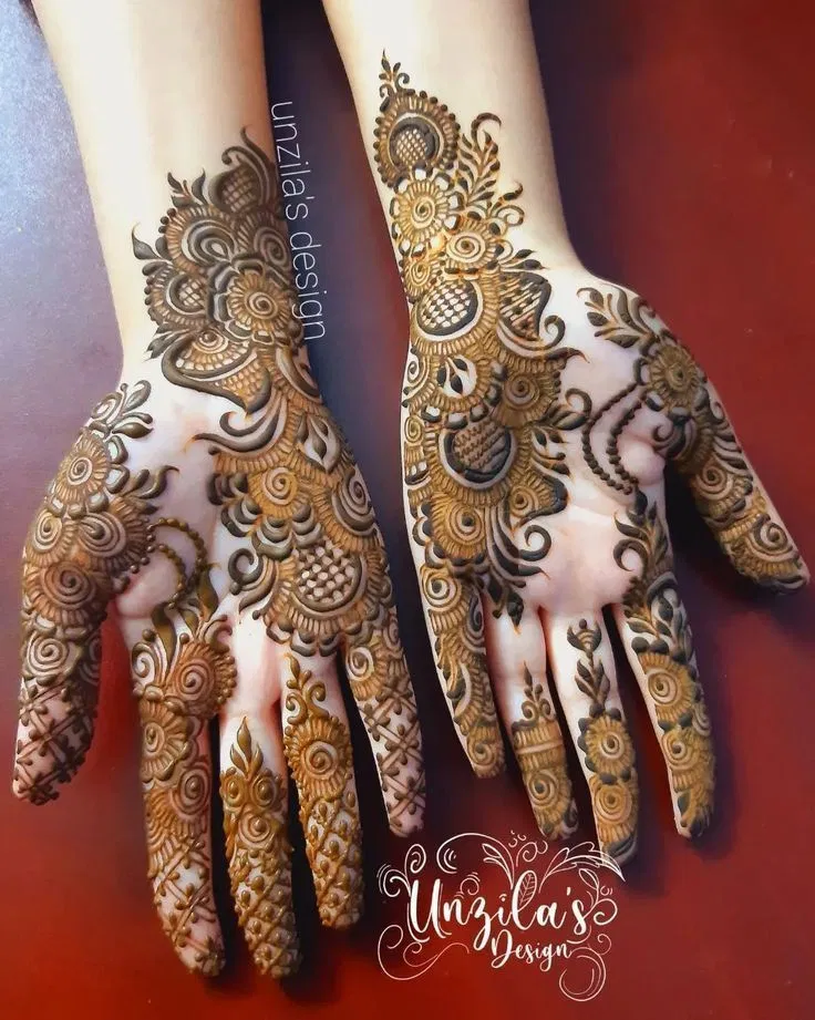 Aesthetic Arabic Back Hand Mehndi Design (10)
