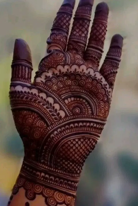 bridal stylish circle finger mehndi design