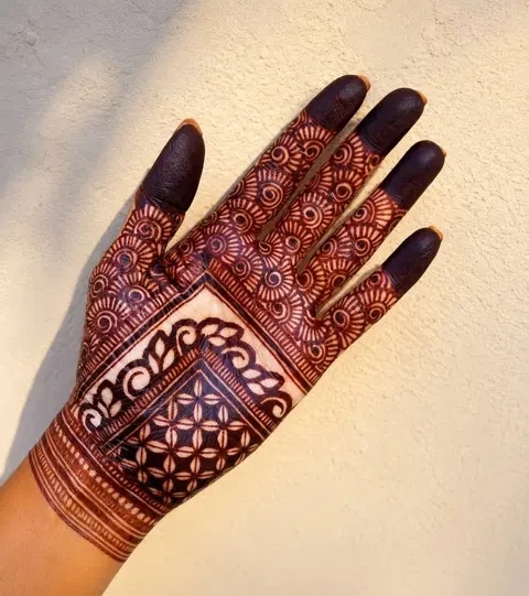 front hand mehndi design