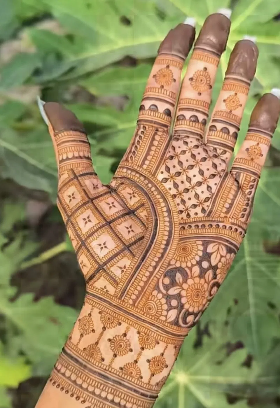 Simple Front Hand Mehndi Design for Raksha Bandhan
