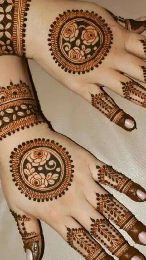 bridal circle back hand mehndi design