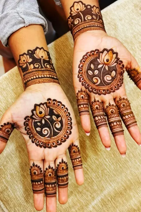 stylish circle finger mehndi design