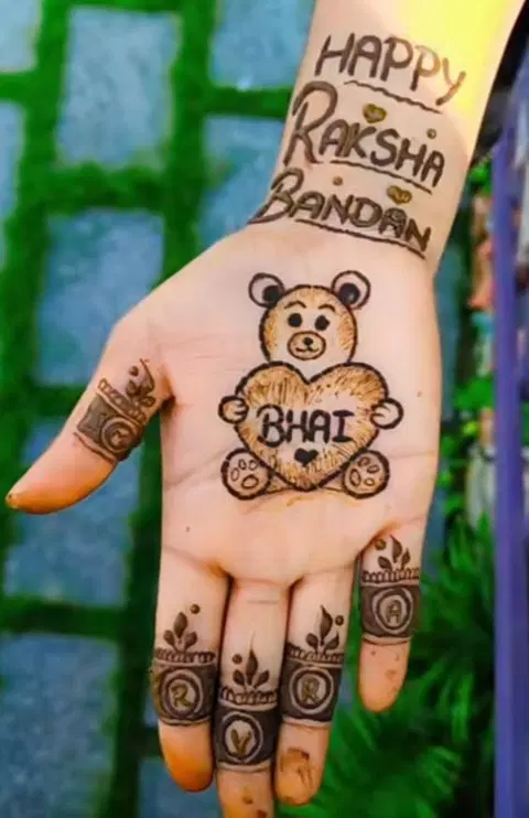 simple stylish front hand mehndi design