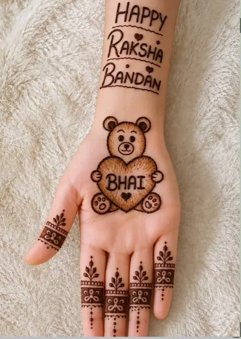 simple stylish figure front hand mehndi design