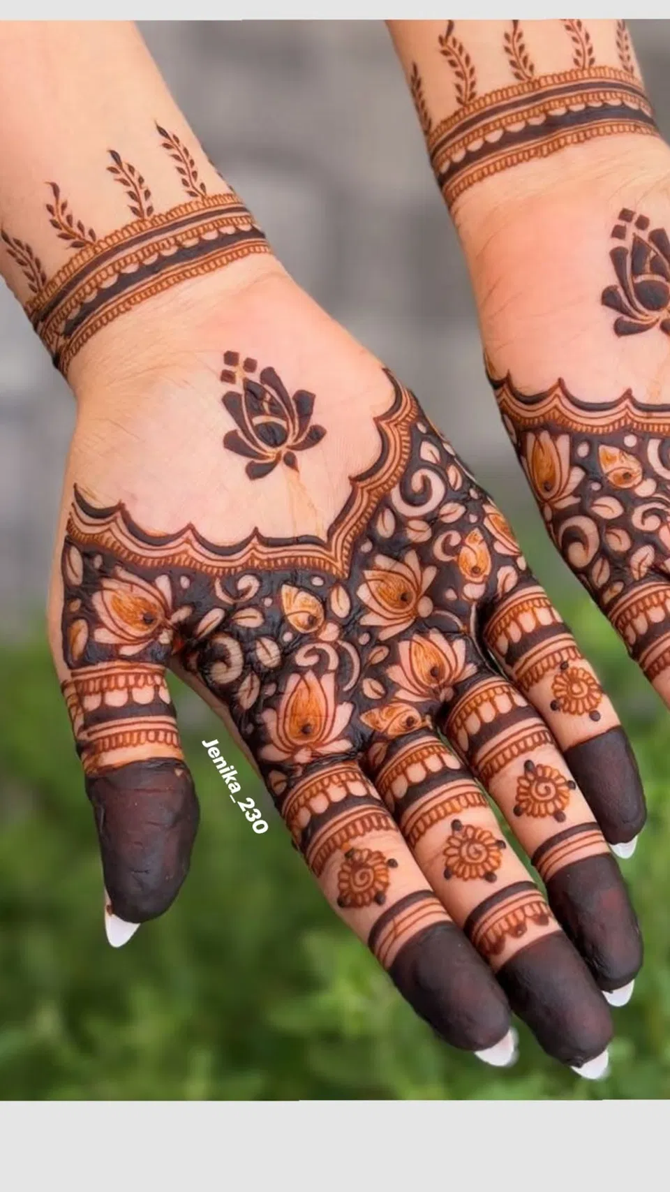 Aesthetic Dubai Front Hand Mehndi Design with Lotus