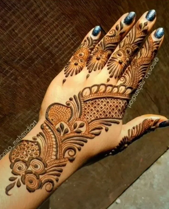 Arabic Indo-Arabic Back Hand Mehndi Design
