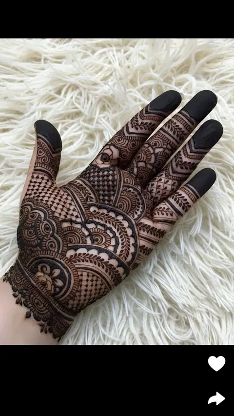 aesthetic arabic front hand mehndi design